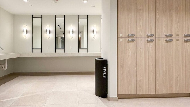 Building Photo - 225 N Miami Ave