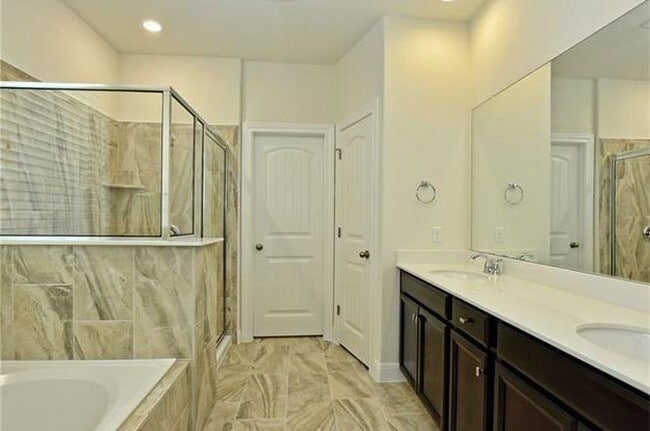 Building Photo - 15821 Cinca Terra Dr