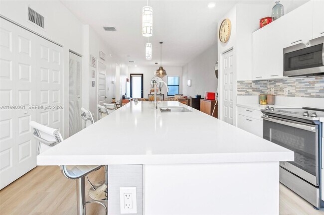 Building Photo - 8055 NW 104th Ave