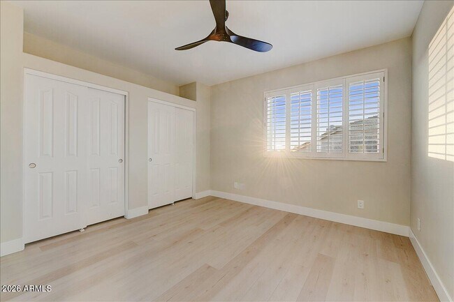 Building Photo - 13045 E Shangri La Rd