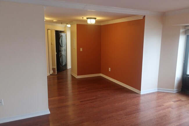 Dinning room - 300 Riverfront Dr