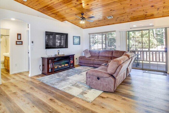 Building Photo - 311 S 16th St