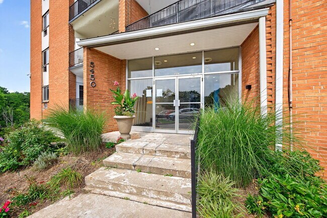 Building Photo - 5458 Beechmont Ave