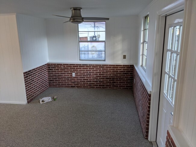 Building Photo - 169 Pinecrest St