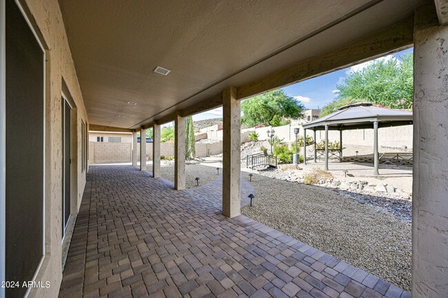 Building Photo - 6520 W Robin Ln