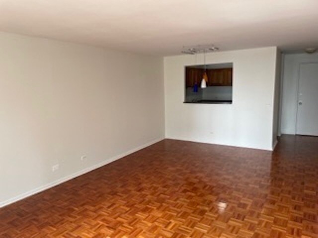 Building Photo - 801 S Plymouth Ct