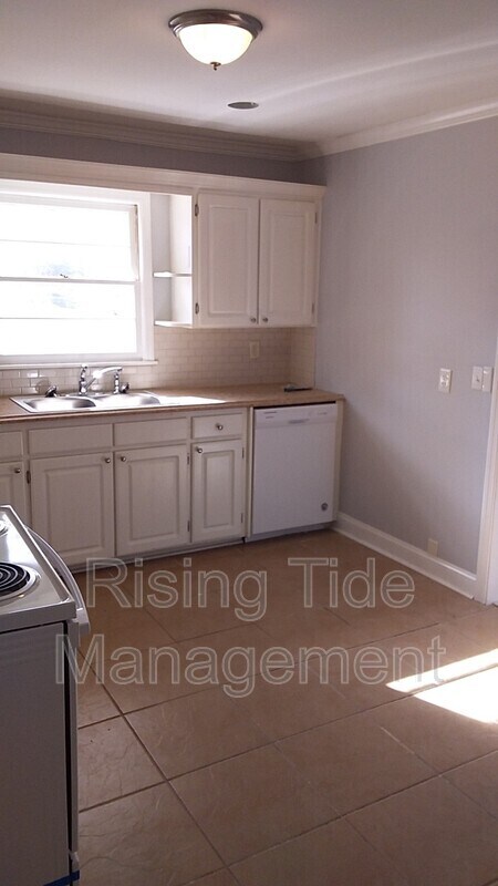 Building Photo - 948 Hickory Dr
