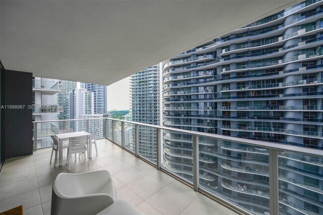 Building Photo - 1010 Brickell Ave
