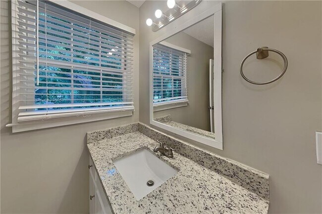 Building Photo - 2671 Ashley Dr