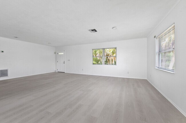Building Photo - 7810 S Tropical Trail