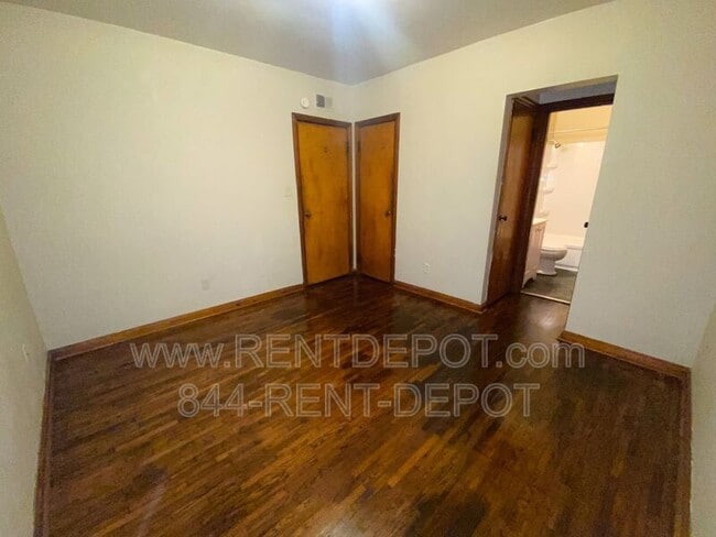 Building Photo - 1602 S Fares Ave