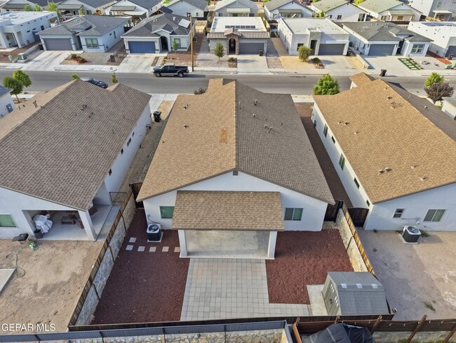 Building Photo - 927 Brass Hl Ave