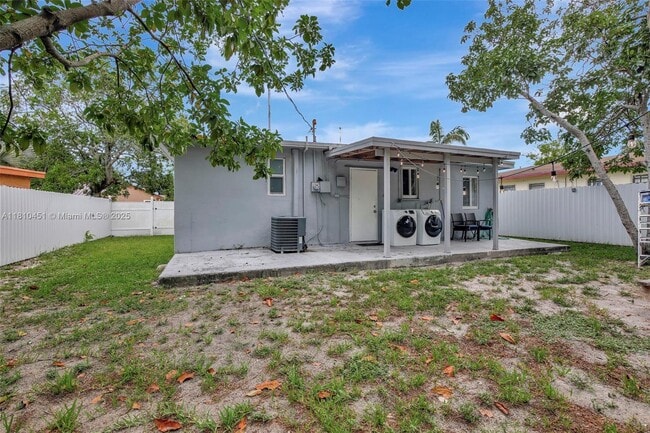 Building Photo - 6039 SW 38th St