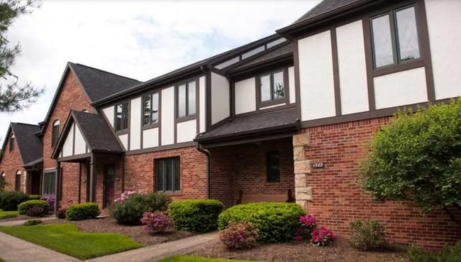 Primary Photo - 1585 Stone Mansion Dr