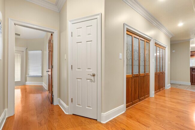 Building Photo - 5004 Cypress Lake Dr