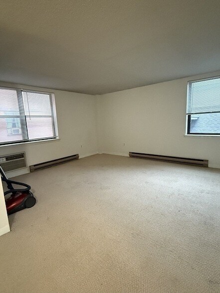 Building Photo - 5 Bank St