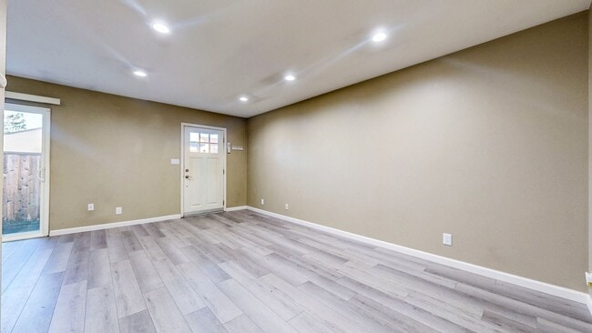 Building Photo - Cozy 1 bedroom 1 bath end unit condo with 1 car garage and private patio located next to Peterson...