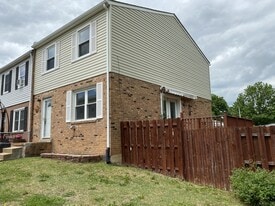 Building Photo - 67 Bristol Ct