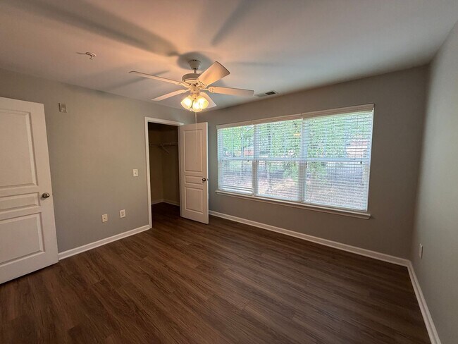 Building Photo - 1615 Elmwood Ct