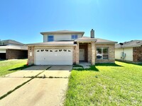 Building Photo - Beautiful 4BR 2.5BA with High Ceilings & H...