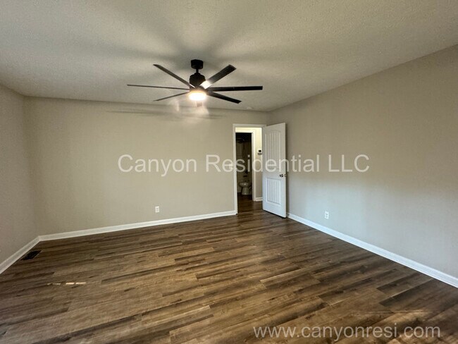 Building Photo - 7104 Old Castle Dr