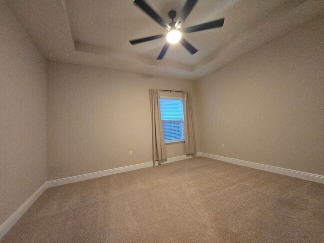 Building Photo - Welcome to the beautiful Finley Woods comm...