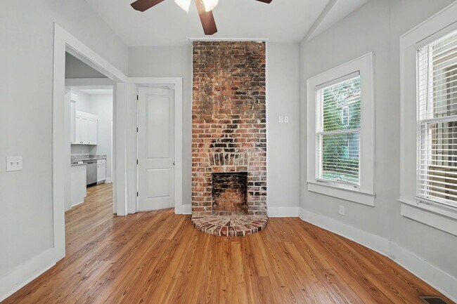 Building Photo - 311 W 39th St