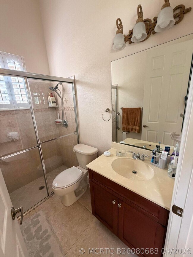 Building Photo - 403 NW Lyndhurst Ct