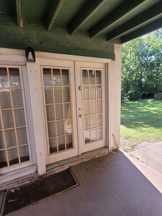 Building Photo - 1404 Bass Ave