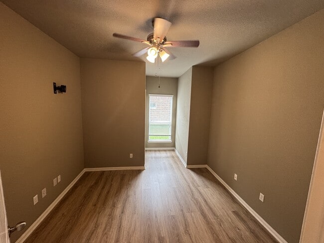 Building Photo - 502 Westchester Ct