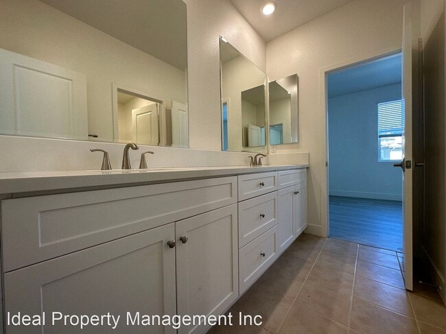 Building Photo - 5 br, 4.5 bath House - 1653 Golden Path Ln