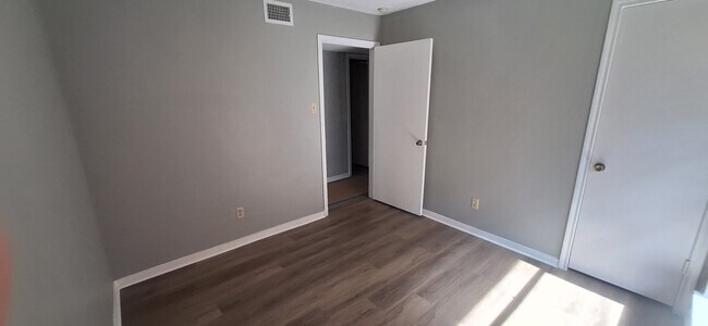 Building Photo - 13603 Ravensway Dr