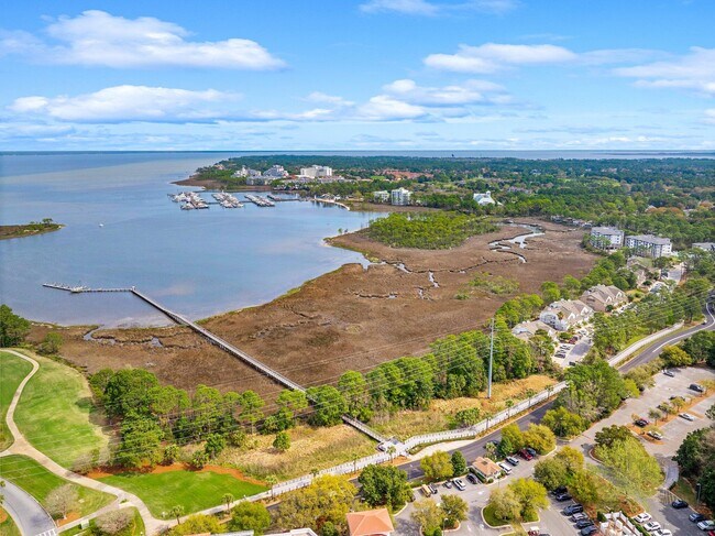 Building Photo - 8983 Heron Walk Dr