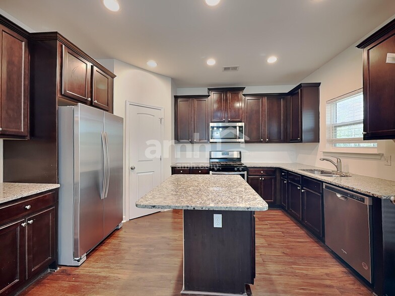 Building Photo - 301 Boulder Run