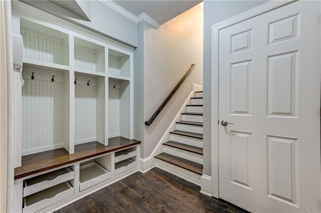 Building Photo - 2745 Lenox Rd NE