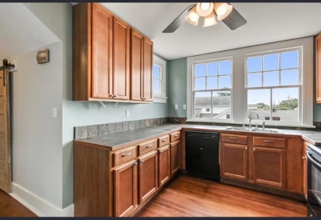 Building Photo - 4804 Camp St