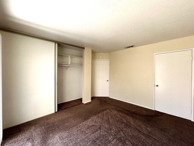 Building Photo - AVAILABLE NOW!! 2 Bed/2 Bath Apartment in ...