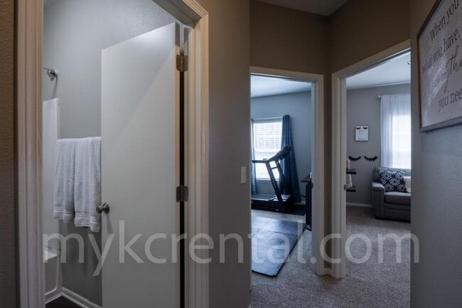 Building Photo - 1201 N Mart-way Dr