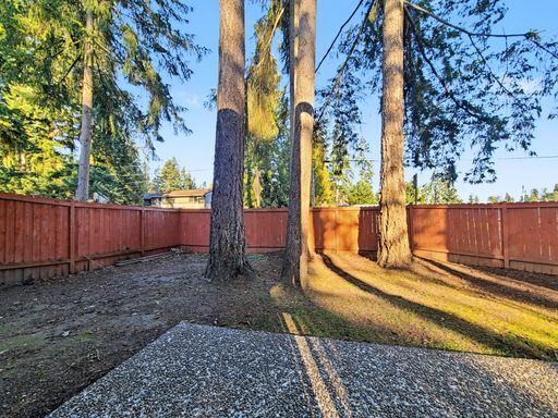 Building Photo - AVAILABLE NOW! Charming Kirkland Residence with Wood-Burning Fireplaces and Balcony