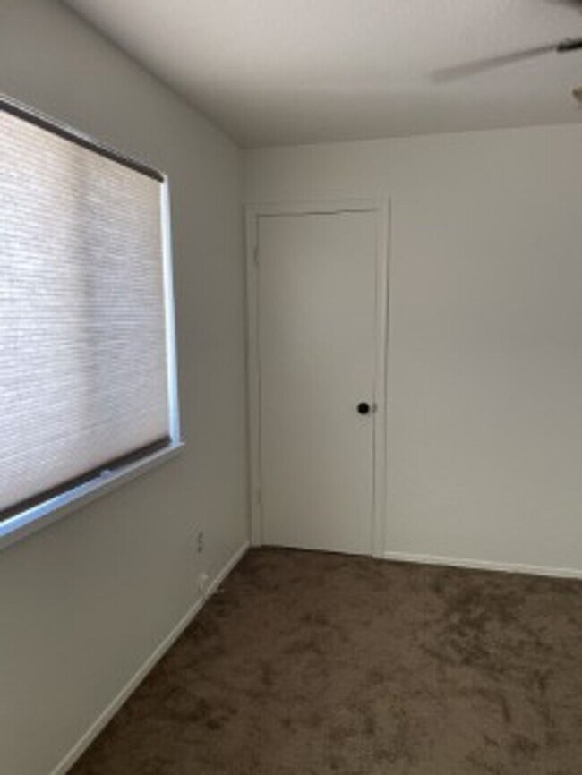 Building Photo - 3505 Mockingbird Dr