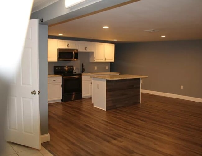 Building Photo - Cedar