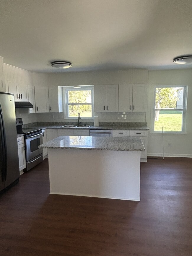 Building Photo - 2060 Lovers Ln