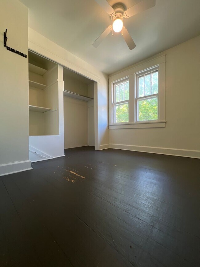 Building Photo - 523 S Park Ave