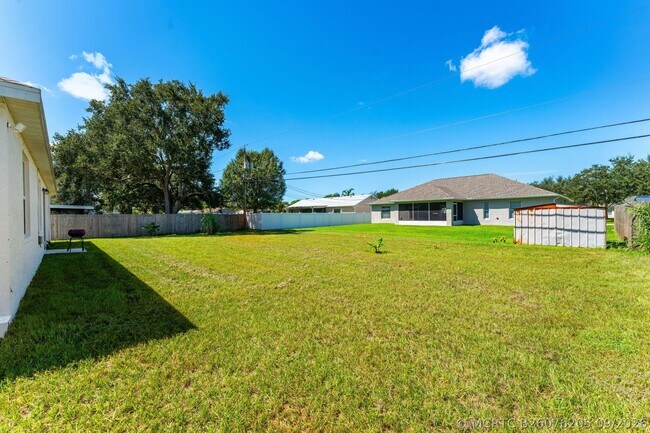 Building Photo - 2044 SW Americana St
