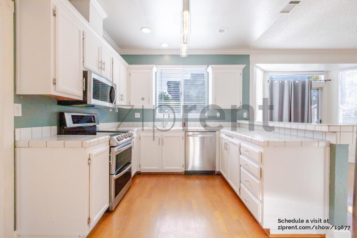 Building Photo - 401 Donaldson Ct
