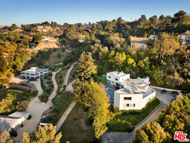 Building Photo - 2666 Hutton Dr