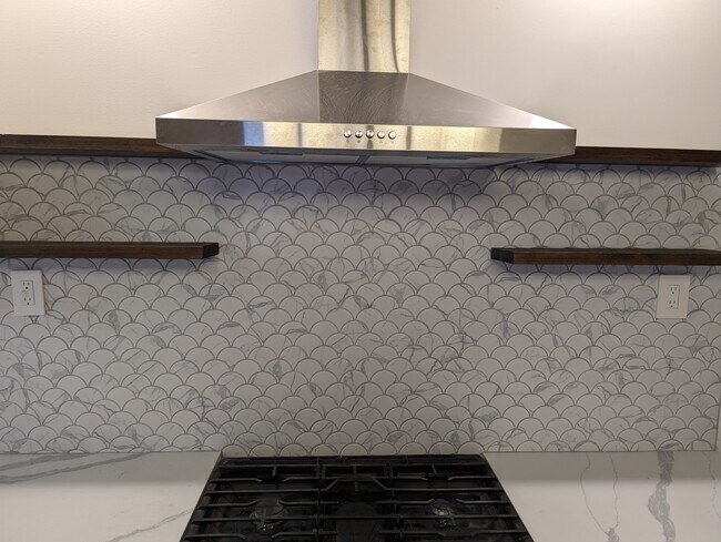 Building Photo - 615 E Thompson St