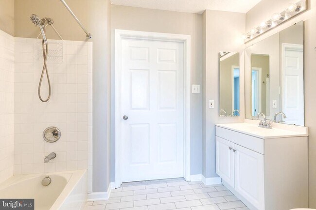 Building Photo - 3021 Hunting Ridge Dr