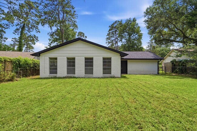 Building Photo - 3507 Lake Ridge Bend