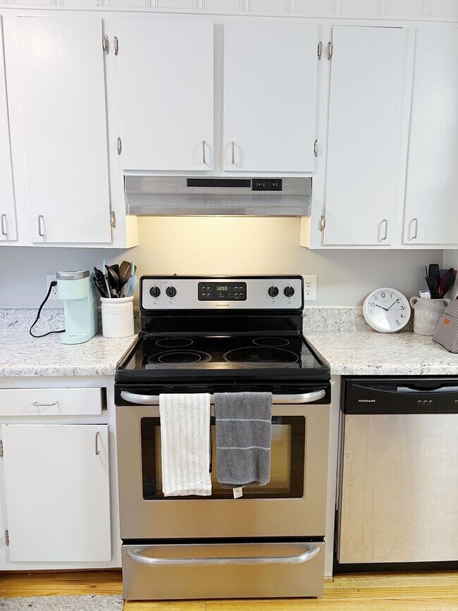 Building Photo - 112 N Meade St